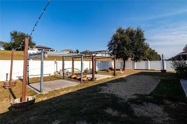 view of yard featuring a pergola