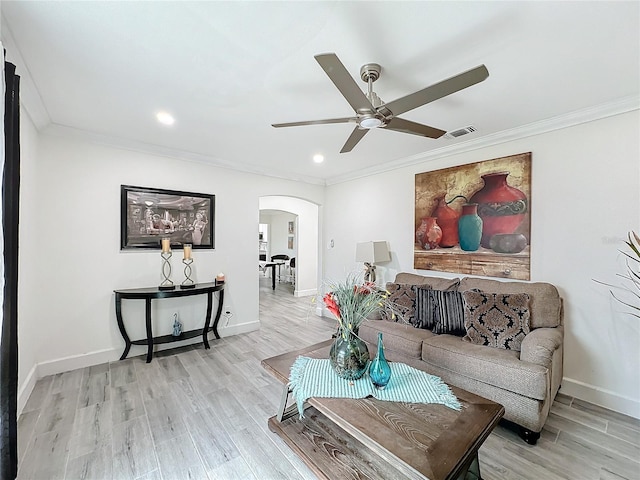 living room featuring ornamental molding, light hardwood / wood-style flooring, and ceiling fan