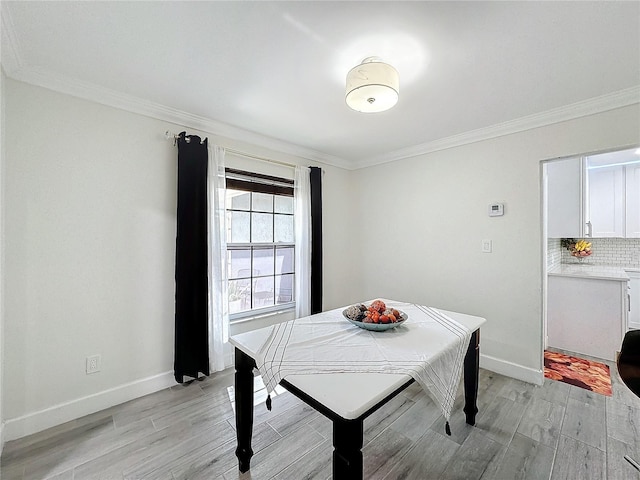 dining room featuring light hardwood / wood-style floors and ornamental molding