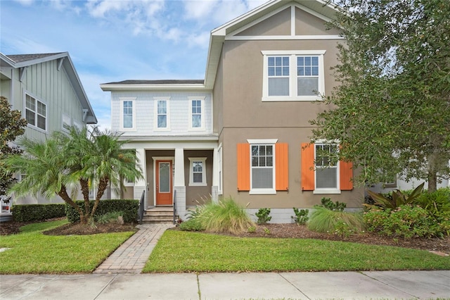 view of front facade featuring a front lawn