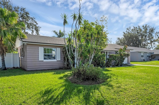 view of front of house featuring a front yard