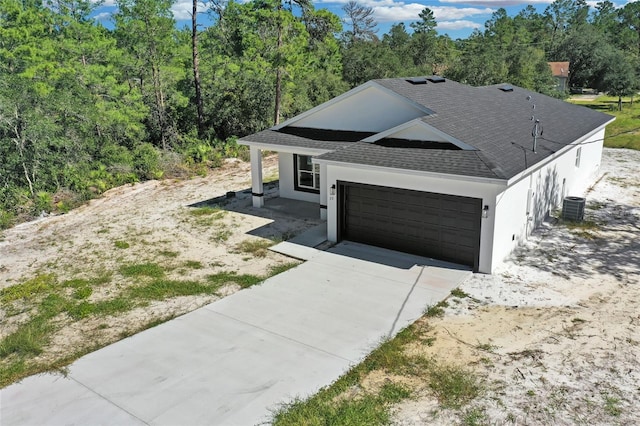 view of front facade featuring cooling unit and a garage