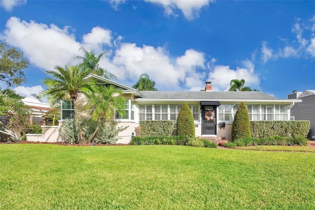 single story home with a front yard