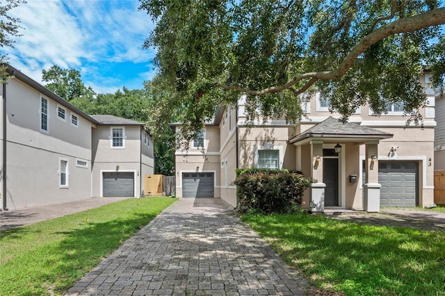 view of front facade featuring a front yard