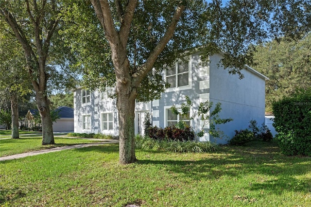 view of front of house with a front lawn and a garage