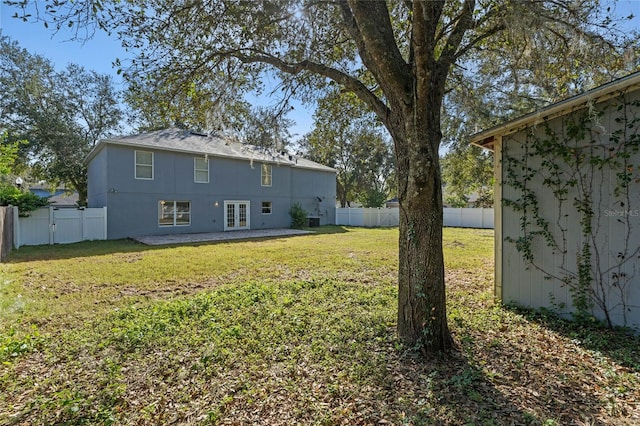 view of yard featuring a patio