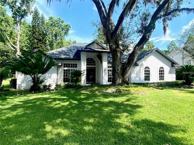 view of front of house with a front yard