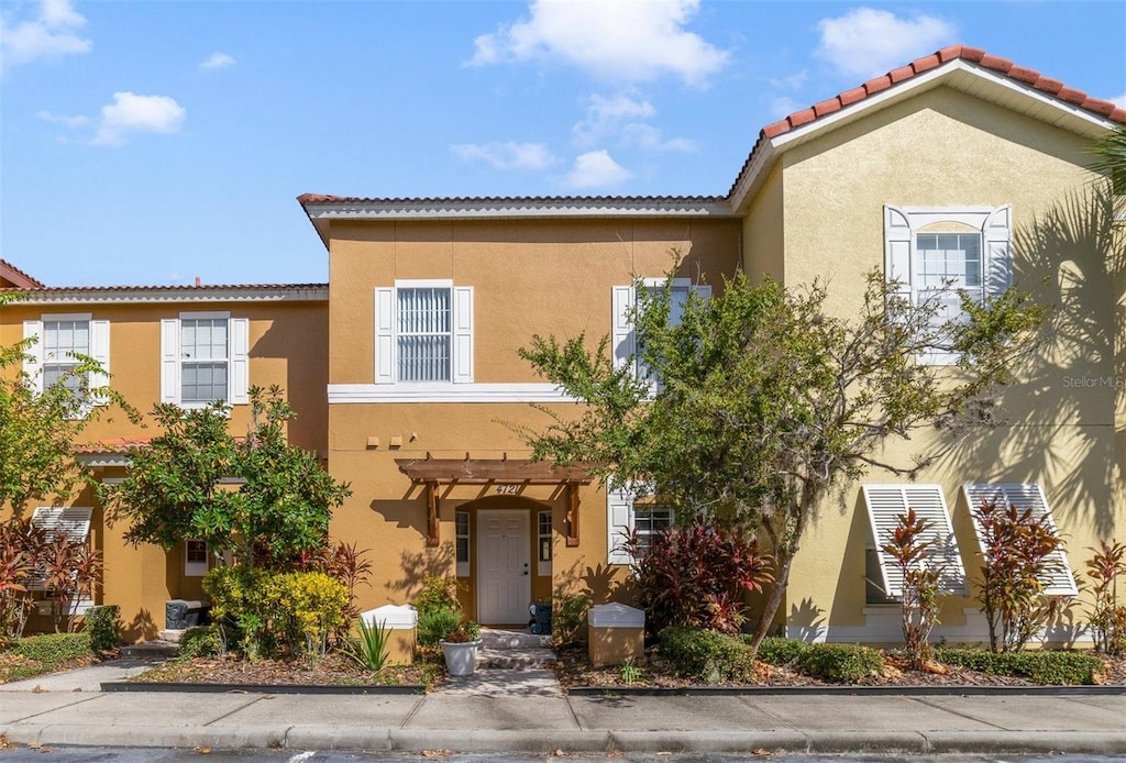 view of mediterranean / spanish-style home