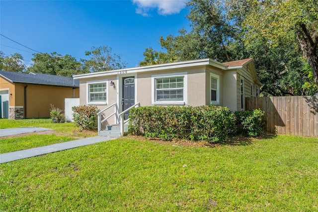 single story home with a front yard