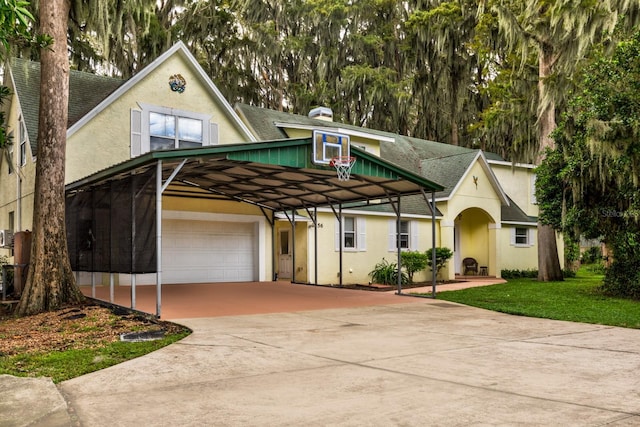 view of front of house featuring a front lawn and a carport