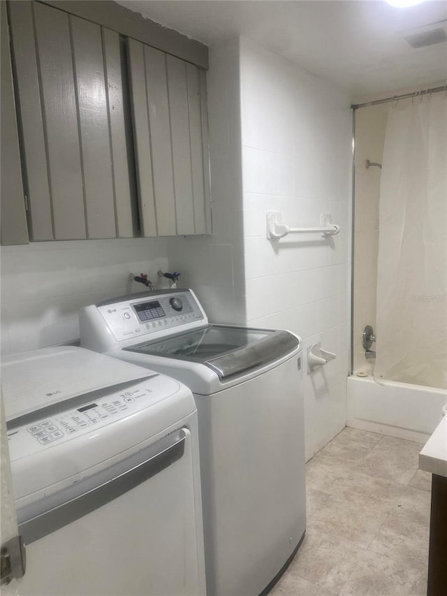 laundry room with washing machine and clothes dryer