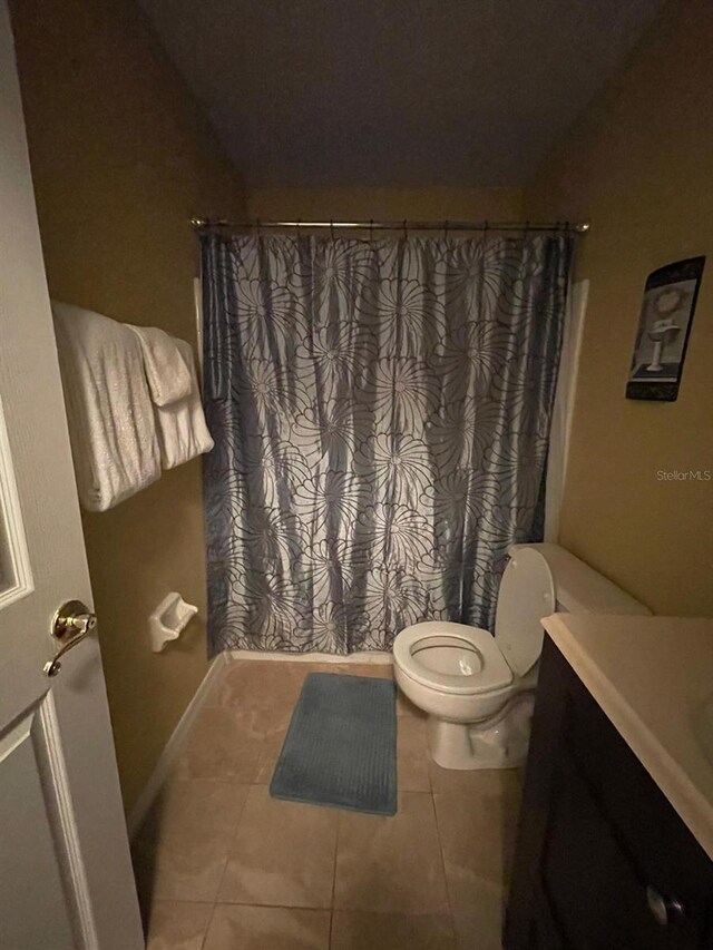 2456 Sweetwater Club Cir Unit 20, Kissimmee, FL 34746 - bathroom with tile patterned floors, toilet, vanity, and curtained shower