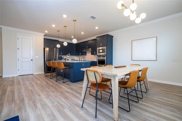 dining room featuring crown molding and light hardwood / wood-style floors