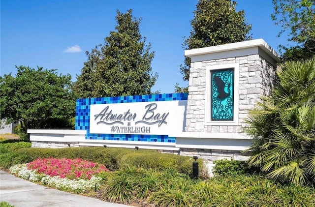 view of community / neighborhood sign