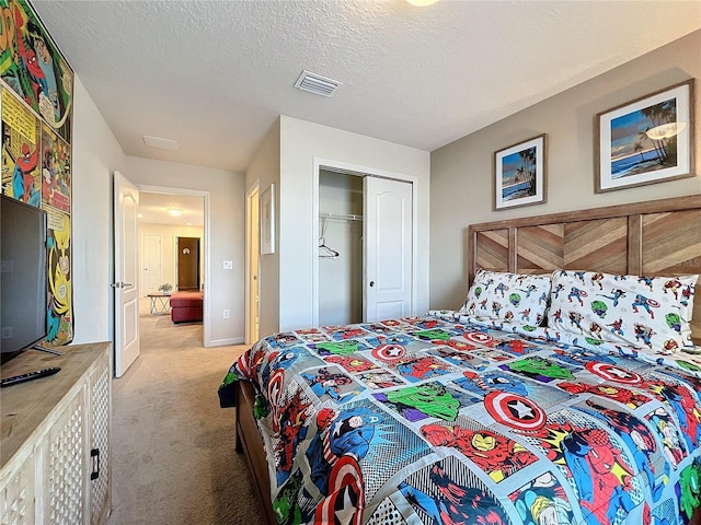 bedroom with light carpet, a textured ceiling, and a closet