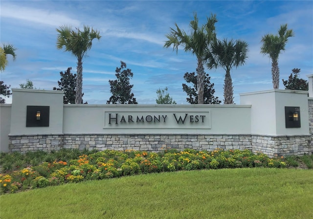 community / neighborhood sign featuring a lawn