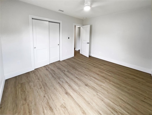 unfurnished bedroom featuring a closet, ceiling fan, and light hardwood / wood-style floors