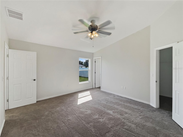 carpeted empty room featuring ceiling fan