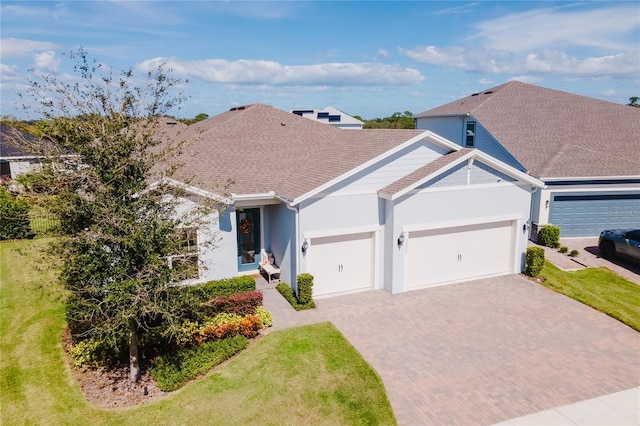 view of front of home featuring a front yard and a garage