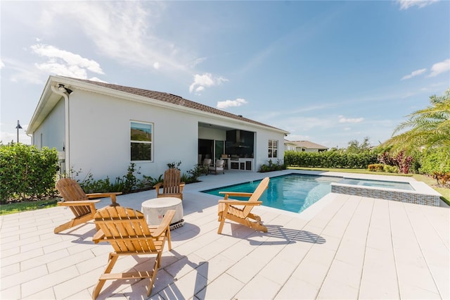 view of swimming pool with an in ground hot tub and a patio area