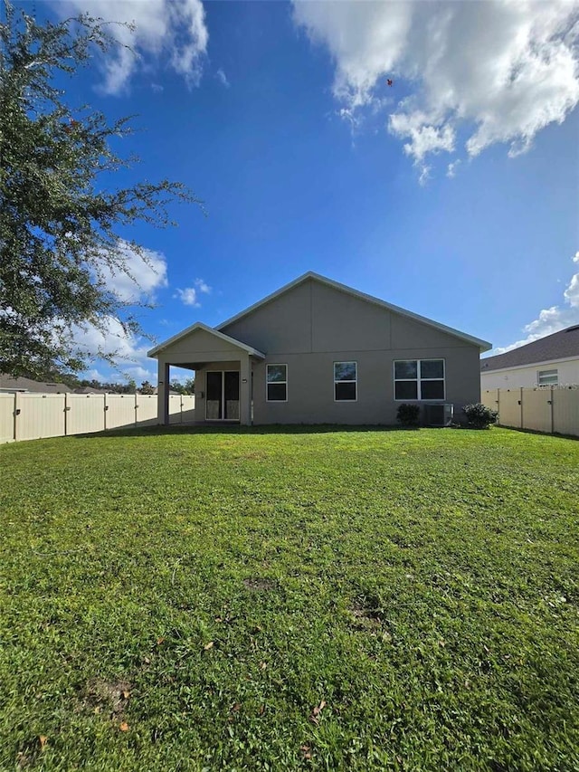 back of house featuring a yard