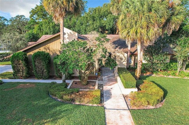 view of front of house with a front lawn