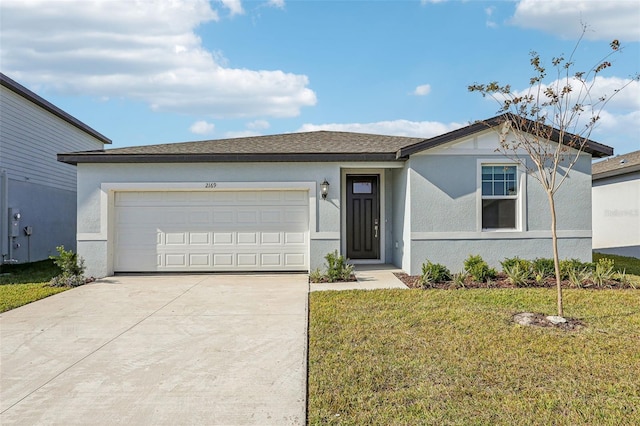 view of front of property featuring a garage and a front yard