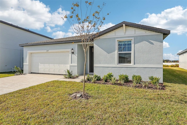 view of front facade featuring a garage and a front yard