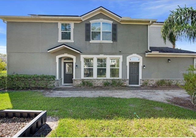 view of front of property featuring a front yard