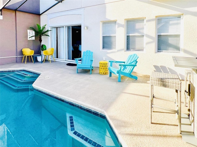 view of pool featuring an in ground hot tub and a patio area