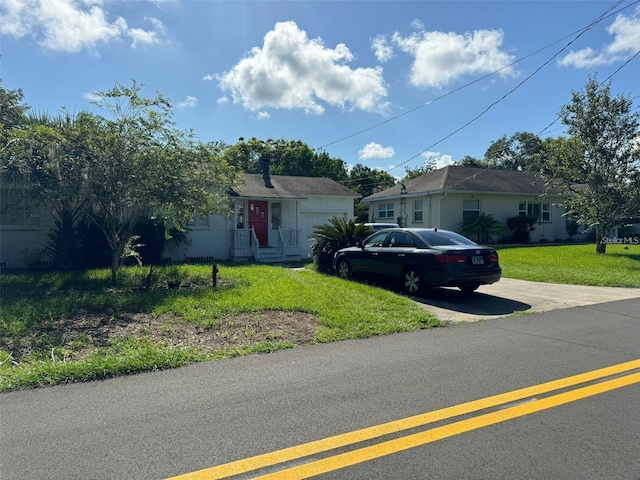 view of front of property with a front yard