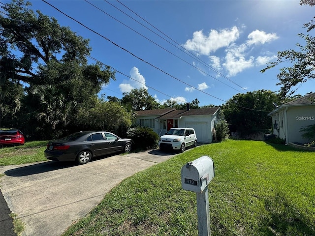 view of front of house featuring a front yard