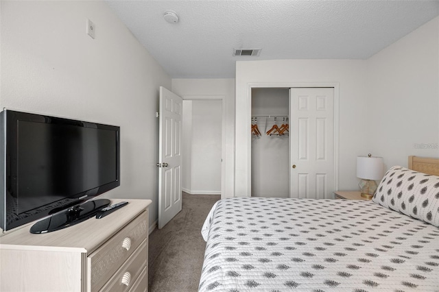 1029 Park Ridge Cir, Kissimmee, FL 34746 - carpeted bedroom with a closet, baseboards, and a textured ceiling