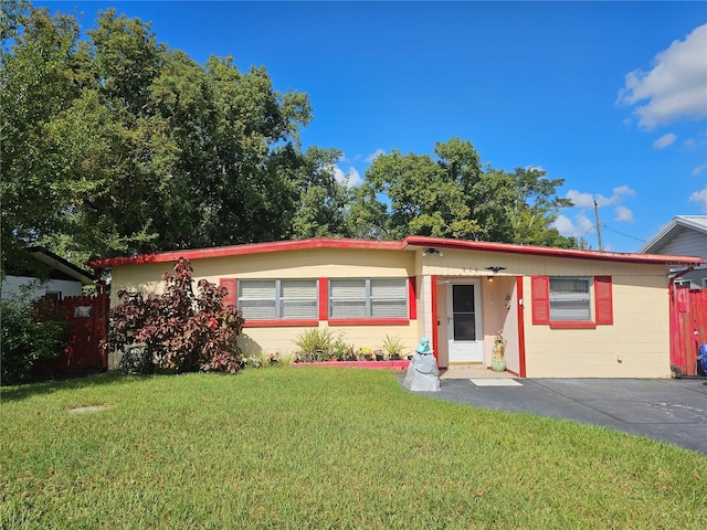 single story home with a front yard