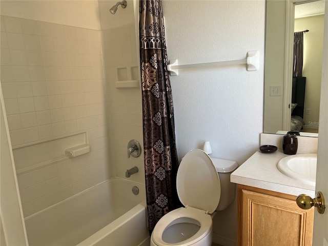 full bath with shower / bath combo, toilet, and vanity