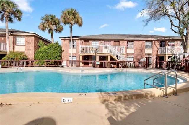 view of swimming pool