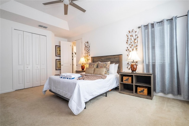 bedroom with a closet, carpet flooring, and ceiling fan