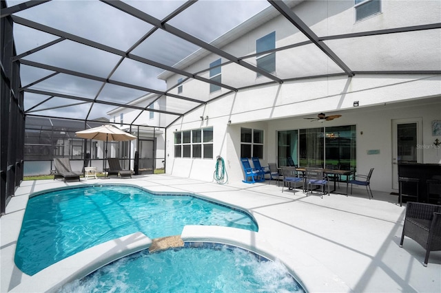 view of pool with a patio, a lanai, an in ground hot tub, and ceiling fan