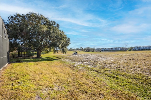 view of yard featuring a rural view