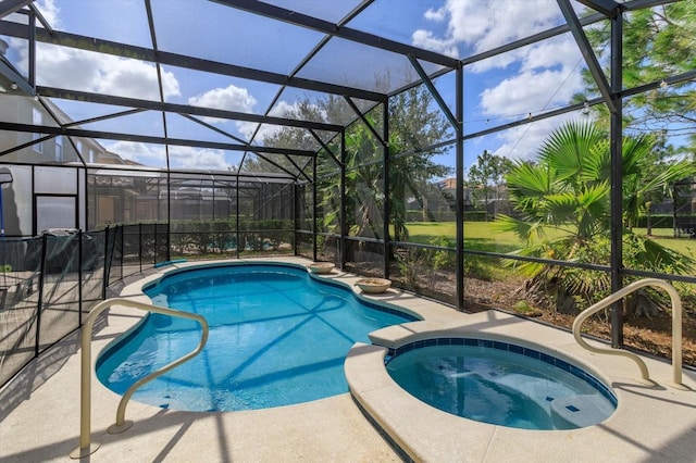 5295 Wildwood Way, Davenport, FL 33837 - view of pool featuring a patio area, a pool with connected hot tub, and glass enclosure
