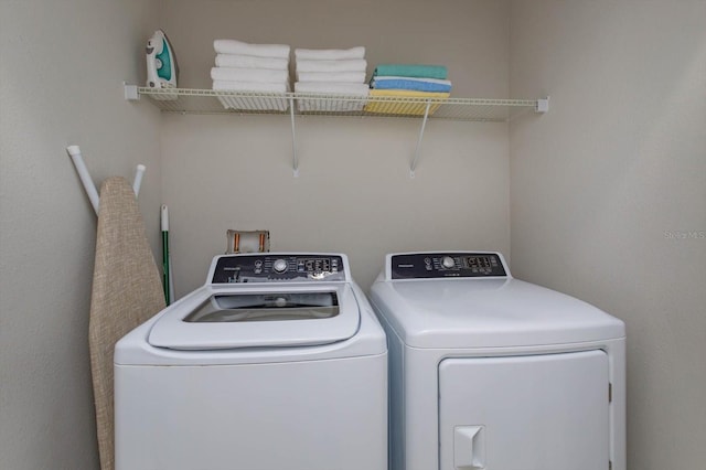 5295 Wildwood Way, Davenport, FL 33837 - laundry area featuring washing machine and clothes dryer