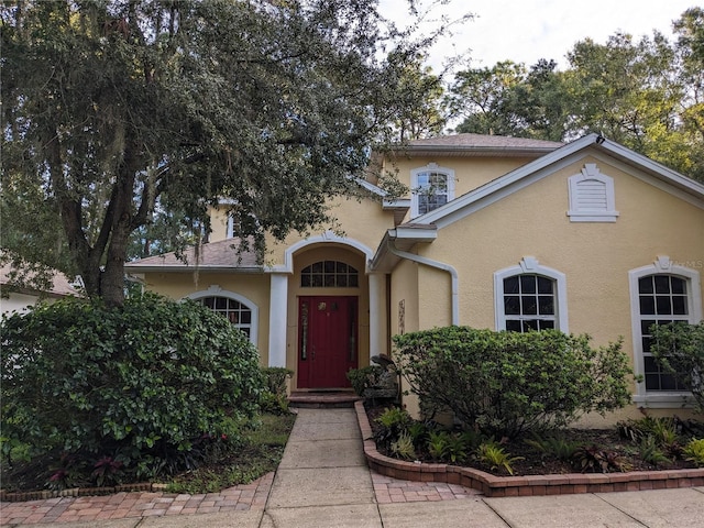 view of front facade featuring stucco siding