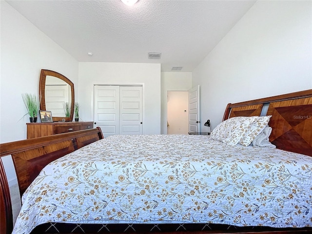 bedroom featuring a closet and a textured ceiling