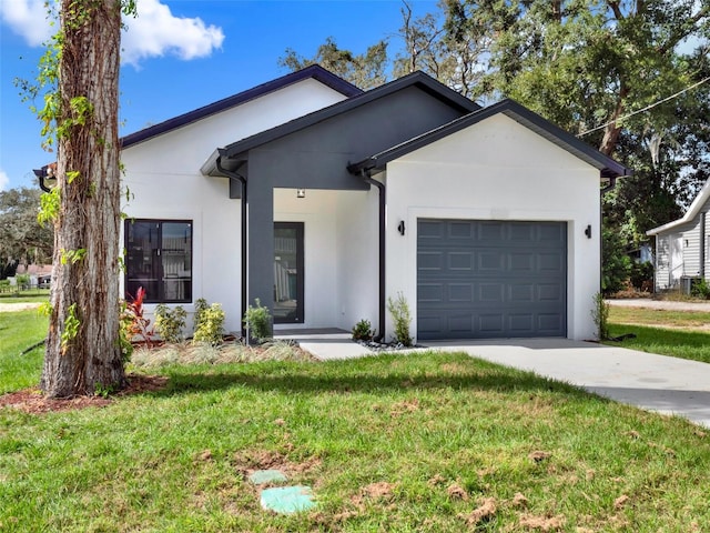 view of front of property featuring a front yard and a garage