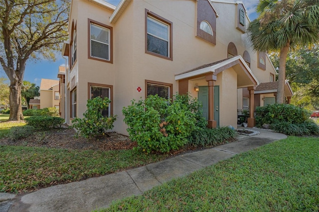 view of front of house with a front lawn