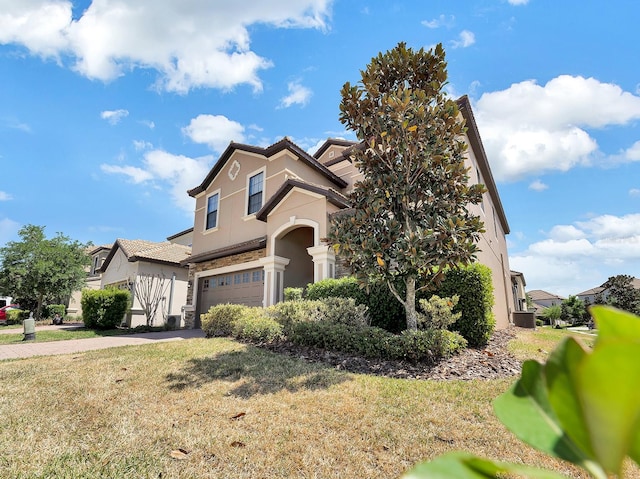 view of front of house featuring a front lawn and a garage