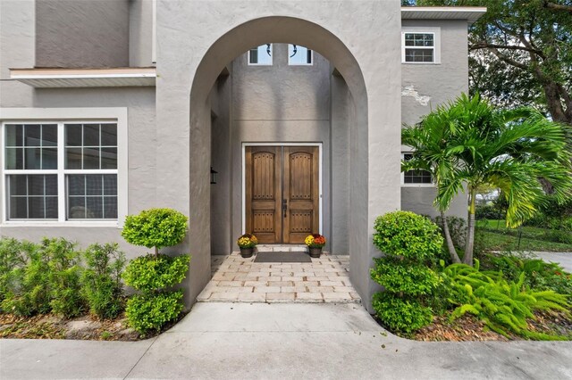 6019 Linneal Beach Dr, Apopka, FL 32703 - property entrance with stucco siding