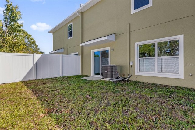 454 Lake Shore Pkwy, Davenport, FL 33896 - back of property featuring central AC unit and stucco siding