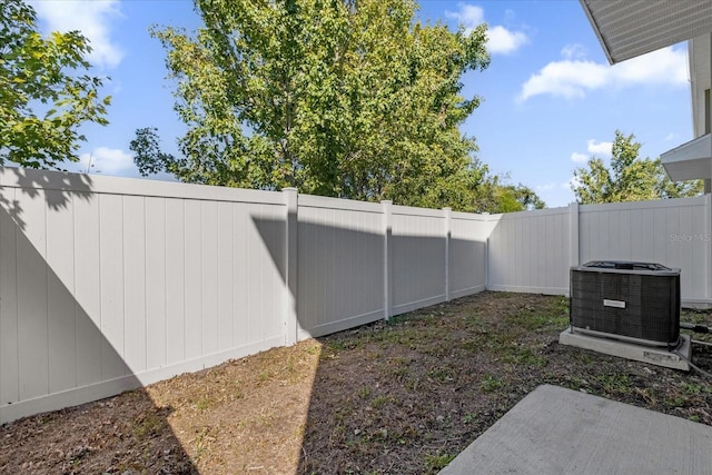 454 Lake Shore Pkwy, Davenport, FL 33896 - fenced backyard with central air condition unit