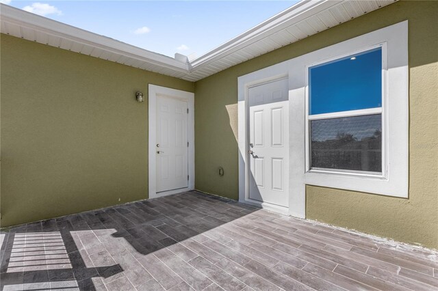 454 Lake Shore Pkwy, Davenport, FL 33896 - property entrance with stucco siding